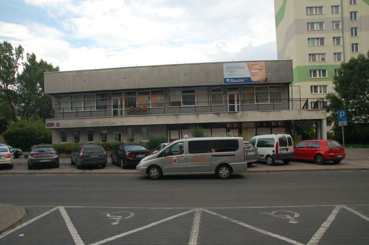 Hostel Family Erasmus Center Варшава Екстер'єр фото